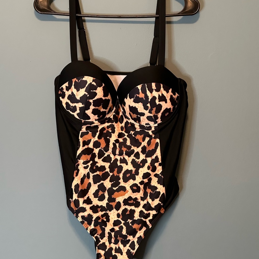 SHEIN Black and White Swimsuit with Leopard Trim